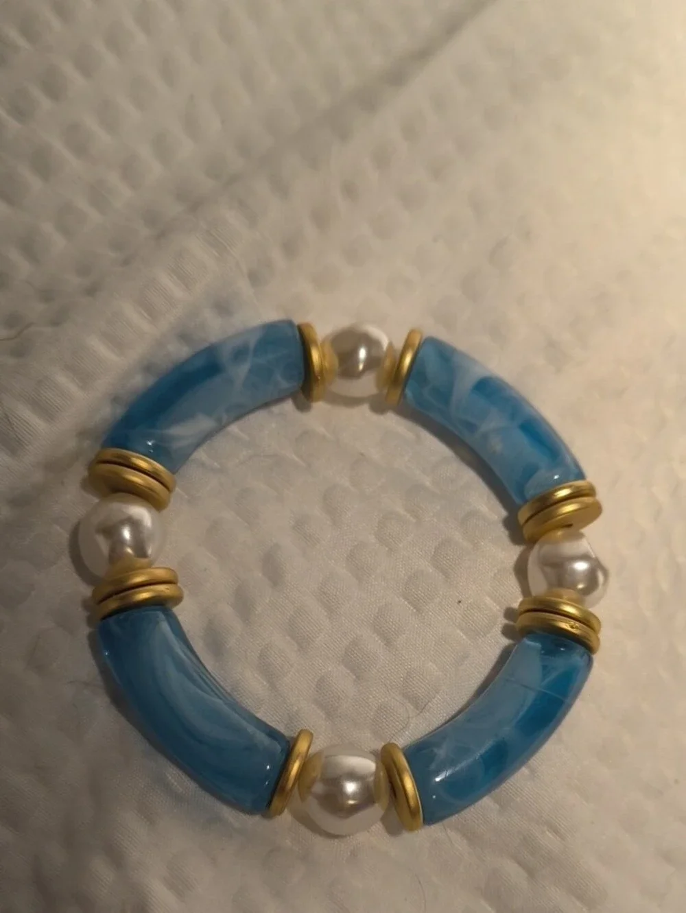 Plunder Blue Resin and Gold Pearl Stretch Bracelet - Picture 4 of 4